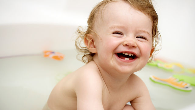 Bebe sonriendo