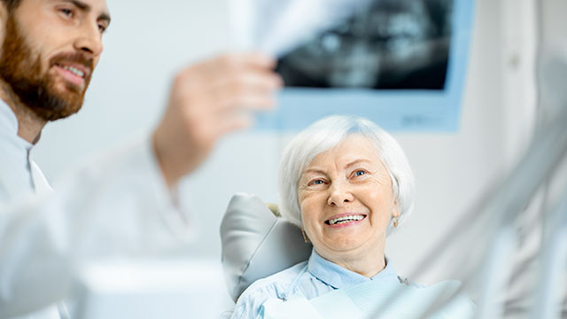 dentist-showing-x-ray-to-patient